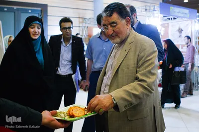 یحیی آل‌اسحاق، رئیس پیشین اتاق بازرگانی، صنایع، معادن و کشاورزی استان تهران در بازدید از نمایشگاه جامع تولیدات ملی 
