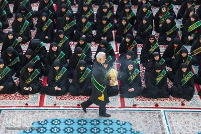 آیین تعویض پرچم گنبد حرم مطهر رضوی