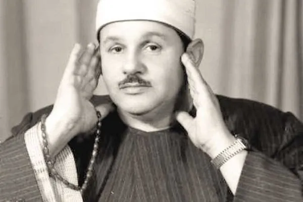 الشيخ محمود على البنا.. قرأ القرآن فى الحرمين وحاز العديد من الأوسمة