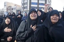تجمع خودجوش مردم عزادار تهران در میدان انقلاب