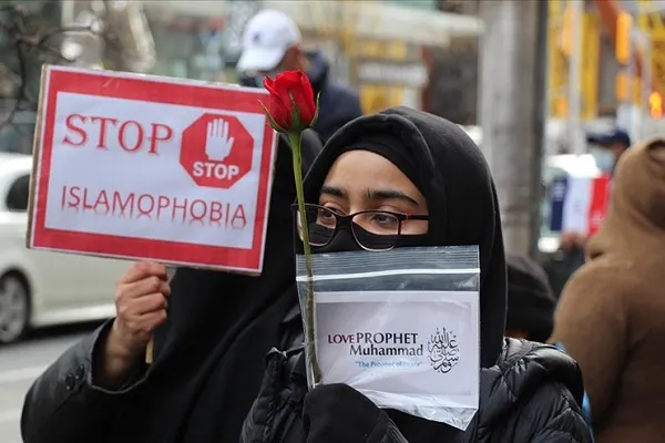 Avrupa’da nevrotik kaygı ve İslam’a karşı nefret anlatıları