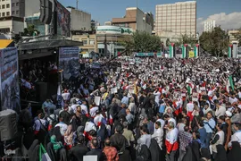 تجمع امدادگران و کادر درمان در میدان فلسطین
