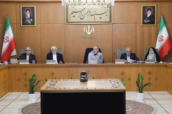 هیچ موضوعی نباید بر معیشت مردم تقدم و ترجیح یابد