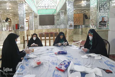 تولید ماسک توسط گروه جهادی و خادمین در امامزاده حسن(ع)