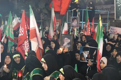 دسته عزاداری بانوان ملایری در شام غریبان قائدشهید امت