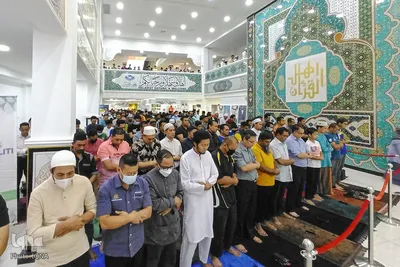 اقامه نماز جمعه در محل برگزاری جشنواره قرآنی مالزی