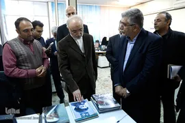 بازدید علی‌اکبر صالحی، معاون رئیس‌جمهور و رئیس سازمان انرژی اتمی کشور از ایکنا