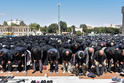 اقامه نماز ظهر عاشورا در تبریز
