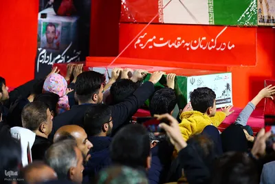 بدرقه کاروان اهالی بهشت از گلستان شهدای اصفهان