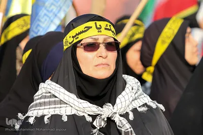 سیما طاهری، عضو بسیج ناحیه امام علی(ع)، 51 سال سن دارد و می‌گوید بسیج یعنی ازخودگذشتگی.