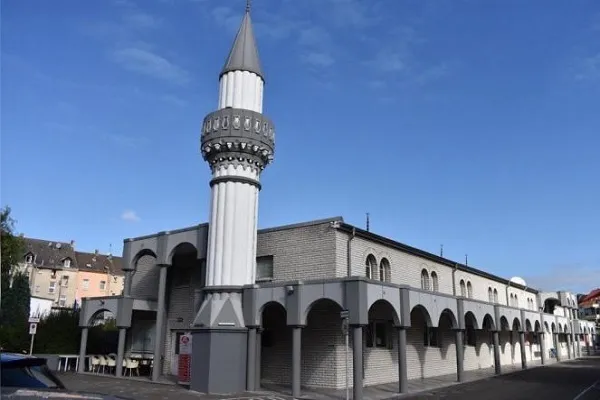 Almaniyada həftəsonu 3 məscidə irqçi təhdidlərin yer aldığı paketlər göndərilib