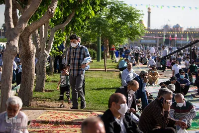 Gebet zum Fest des Fastenbrechens im Schrein von Abdul Azim Hasani (as)