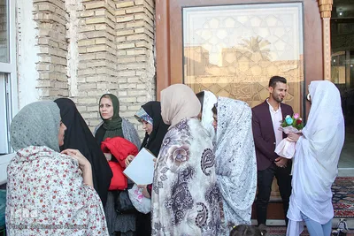 مراسم عقد زوج‌های جوان در آستان علی‌بن مهزیار اهوازی 