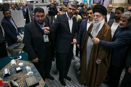 بازدید رهبر انقلاب از نمایشگاه توانمندی‌ها و دستاوردهای بخش خصوصی