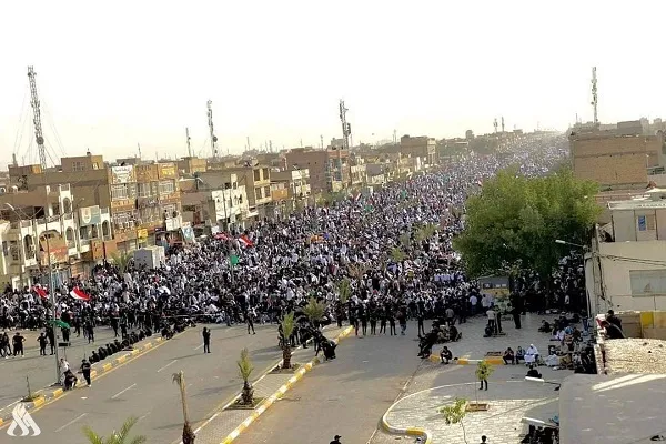 بالصور..إقامة صلاة الجمعة الموحدة في شارع الفّلاح بمدينة الصدر