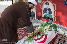 همزمان با فرارسیدن سی امین روز شهادت شهدای حادثه تروریستی حرم مطهر شاهچراغ(ع) و گرامیداشت هفته بسیج، مراسم زیارت عاشورا به همراه گلباران قبور سه شهید دوران انقلاب و هشت سال دفاع مقدس و همچنین شهدای حرم مطهر شاهچراغ(ع) توسط جمعی از بسیجیان سپاه ناحیه بقیه الله(عج) شیراز برگزار شد.