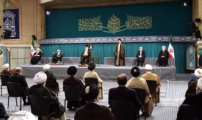 دیدار میهمانان کنفرانس وحدت اسلامى‌ و جمعی از مسئولان نظام با رهبر انقلاب