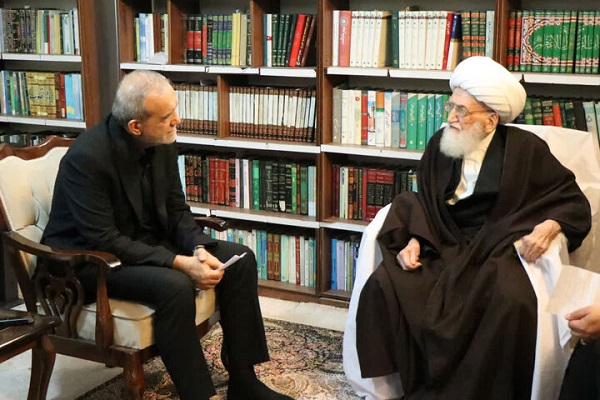 آیت‌الله حسین نوری همدانی، مرجع تقلید شیعیان و مسعود پزشکیان، رئیس جمهور
