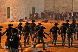 Hujuma ya Wanajeshi wa Kizayuni dhidi ya waumini Wapalestina katika Msikiti wa Al Aqsa