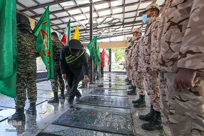غبارروبی و عطرافشانی گلزار شهدای گمنام شیراز