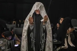 مراسم اعمال ام داوود در مسجد دانشگاه تهران