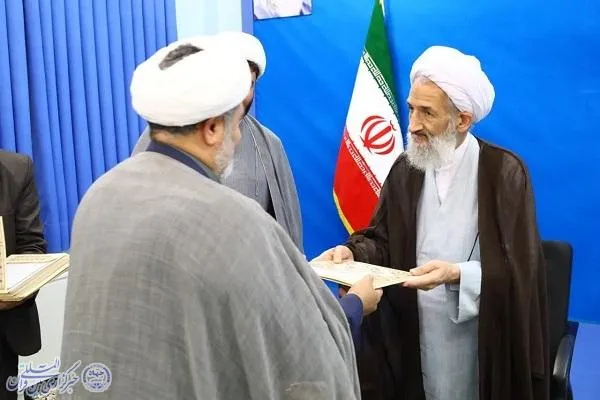 آیین تجلیل از دست‌اندرکاران کنگره بزرگداشت علامه مصباح یزدی (ره)