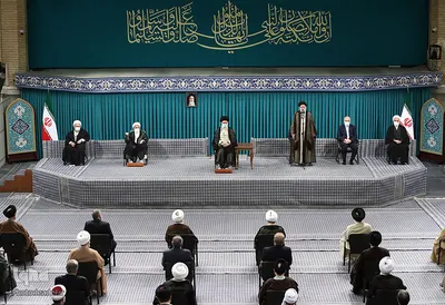Teilnehmer der 35. Internationalen Konferenz zur Islamischen Einheit treffen sich mit Imam Chamenei