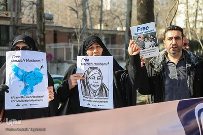 تجمع مردمی، فعالان فرهنگی، اصحاب رسانه و دانشجویان برای آزادی مرضیه هاشمی مقابل دفتر سازمان ملل متحد در تهران
