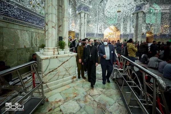 Iraq: delegazione vaticana visita santuario dell'Imam Ali (AS)