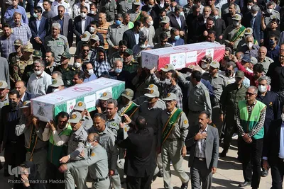 وداع شیرازی ها با محیط بانان شهید در حرم شاهچراغ(ع)‎‎