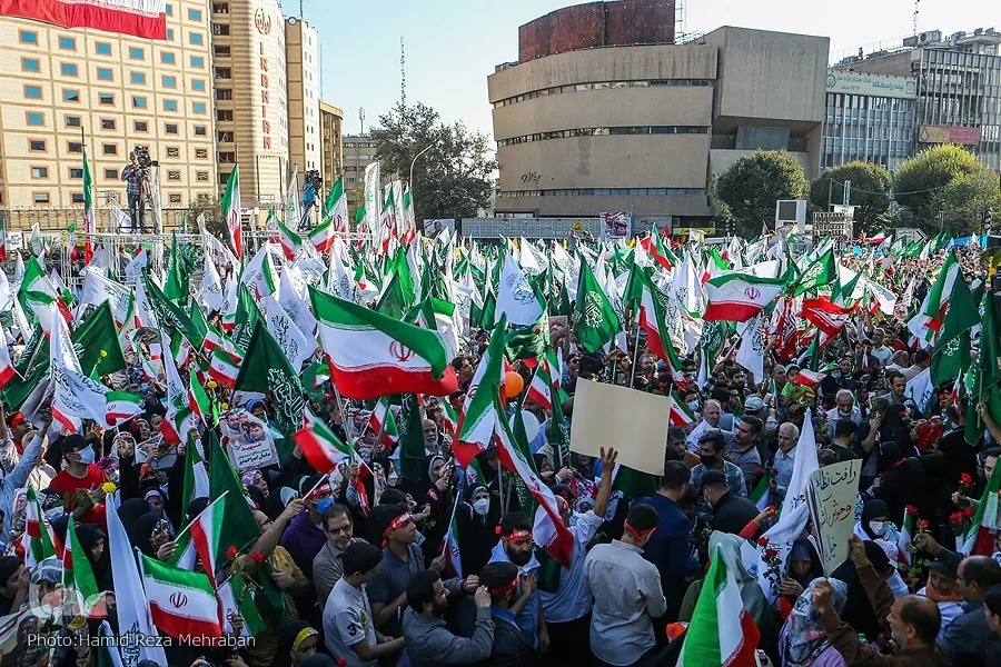 تجمع حاشد في طهران بمناسبة ذكرى المولد النبوي الشريف