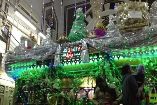 برپایی جشن میلاد نبوی در مسجد امام حسین(ع) قاهره