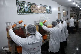 جهاد آبمیوه گیری موکب «المهدی» هیأت رزمندگان اسلام شمیرانات برای یاری کادر درمانی و شفای عاجل بیماران کرونایی