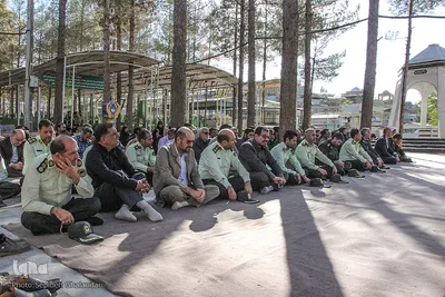 غبارروبی مزار شهدای خراسان جنوبی توسط خبرنگاران