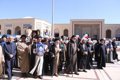 بیعت روحانیون و طلاب فارس با سومین رهبر معظم انقلاب