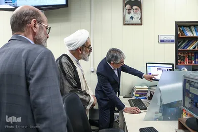 بازدید آیت‌الله محسن قمی، معاون امور بین‌الملل دفتر مقام معظم رهبری از تحریریه فارسی ایکنا