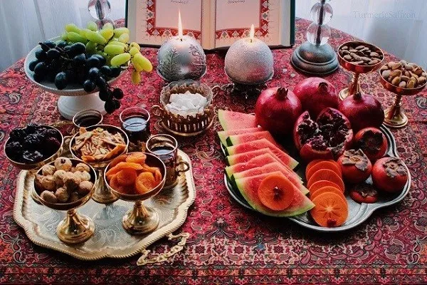 اهدای بسته‌های یلدایی به خانواده‌های نیازمند منطقه 14
