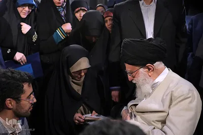 دیدار جمعی از شاعران و اهالی فرهنگ و ادب با رهبر انقلاب