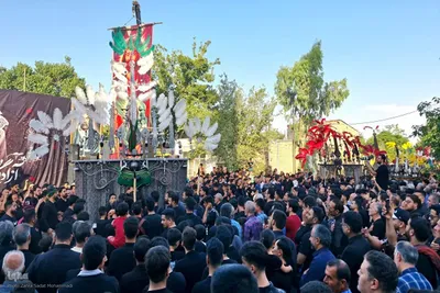 آیین سنتی علم‌کشی در جوشقان مرکزی؛ آغاز شور محرم در منطقه کاشان