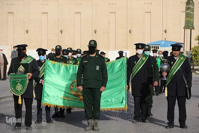 اهتزاز پرچم متبرک به نام امام حسین(ع) در بین‌الحرمین شیراز‎‎