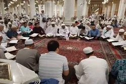 قراء إیرانیون یحیون أمسیات قرآنیة في مسجد النبي(ص)