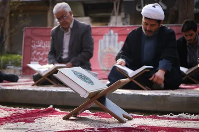آیین جزءخوانی قرآن کریم در چهارباغ اصفهان