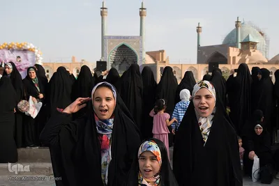 جشن عفاف و حجاب دختران و بانوان اصفهانی «اصفهان به رنگ خدا» در میدان امام خمینی(ره) نصف جهان