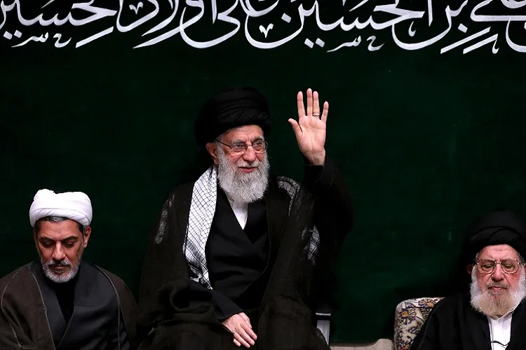 مراسم عزاداری شب عاشورای حسینی(ع) با حضور رهبر معظم انقلاب برگزار شد