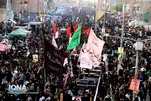 A Grande Chegada de Peregrinos do Arbaeen pela Bab al-Qibla em Direção ao Bain al-Haramain