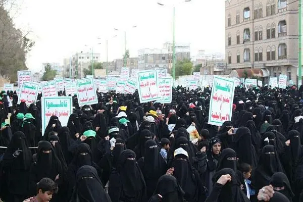 راهپیمایی بانوان یمنی در تمجید از عملیات «نصر من الله»
 