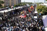 بدرقه پیکر شهید نیلفروشان به منزل‌گاه ابدی