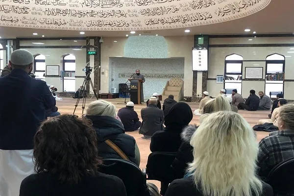 غیرمسلمانان؛ مهمان ضیافت افطار مسجد بولتون