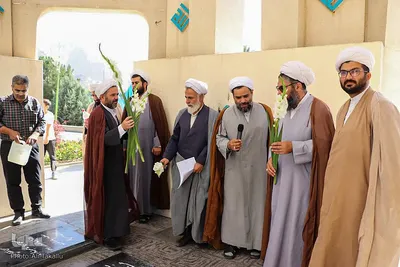 غبار روبی گلزارشهداء همزمان باآغاز هفته دفاع مقدس در ملایر‎