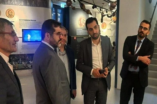 وزیر الثقافة الإيراني یزور ترکیا للمشارکة في المؤتمر الإسلامي لوزراء الإعلام